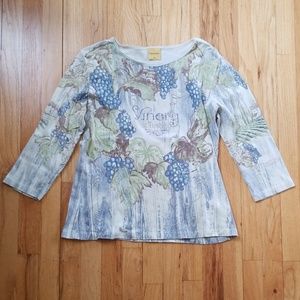 Italian Vinery de Tuscany shirt. Grape print.